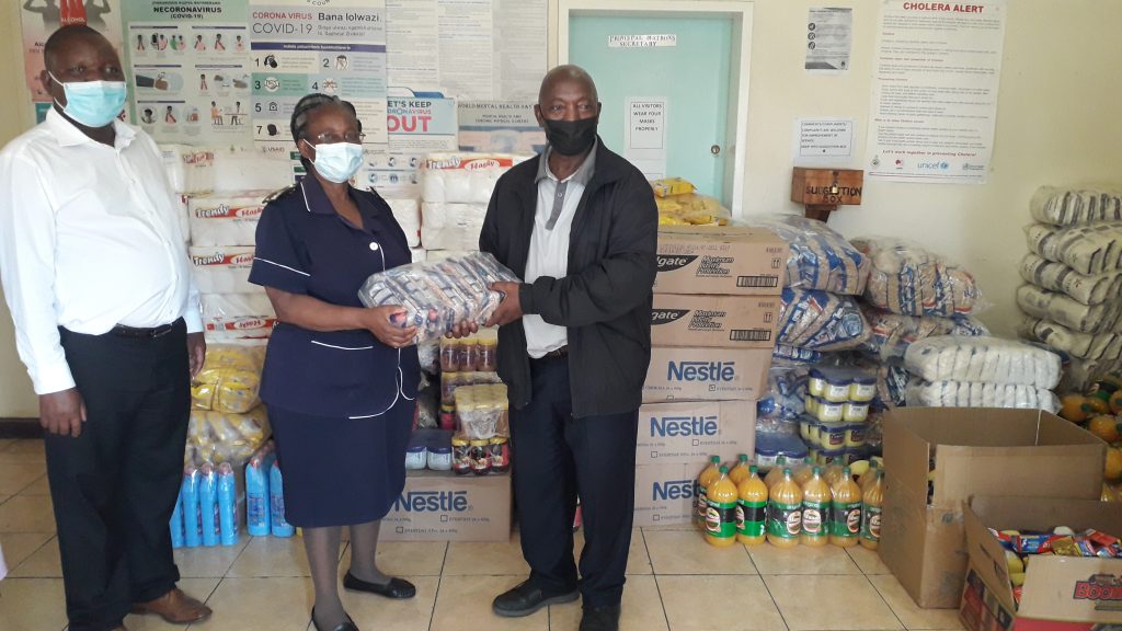 Ingutsheni Deputy Director of Procurement Mr T Makadho and PNO Miss E Kabwemba receive the donation.